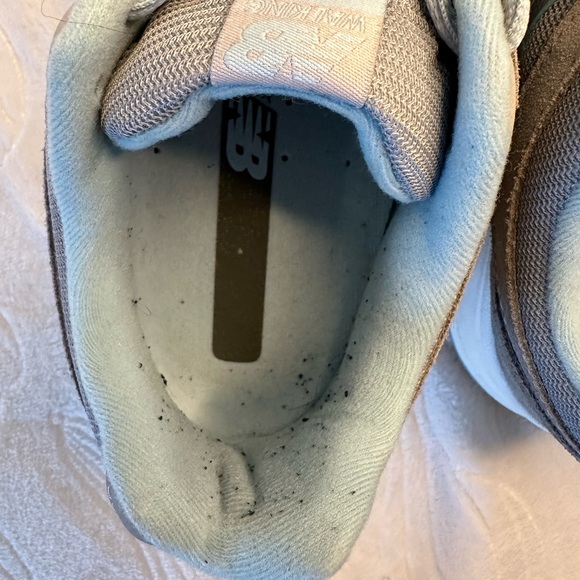 Used - New Balance Women’s Shoe 877 Silver / Grey with Blue Detail - Picture 7 of 13
